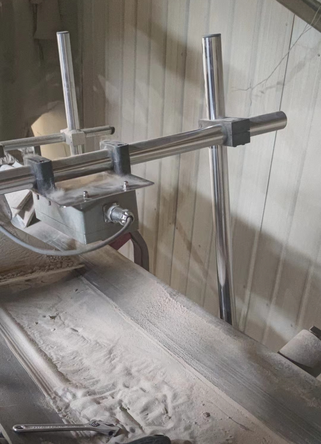 在线微波水分仪--氢氧化钙含水率测量